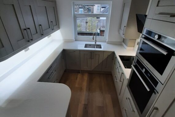New Kitchen Installation in Bishop Auckland – Claxton and Palmer Modern kitchen installation in Bishop Auckland by Claxton and Palmer with white quartz worktops supplied by DIY Kitchens